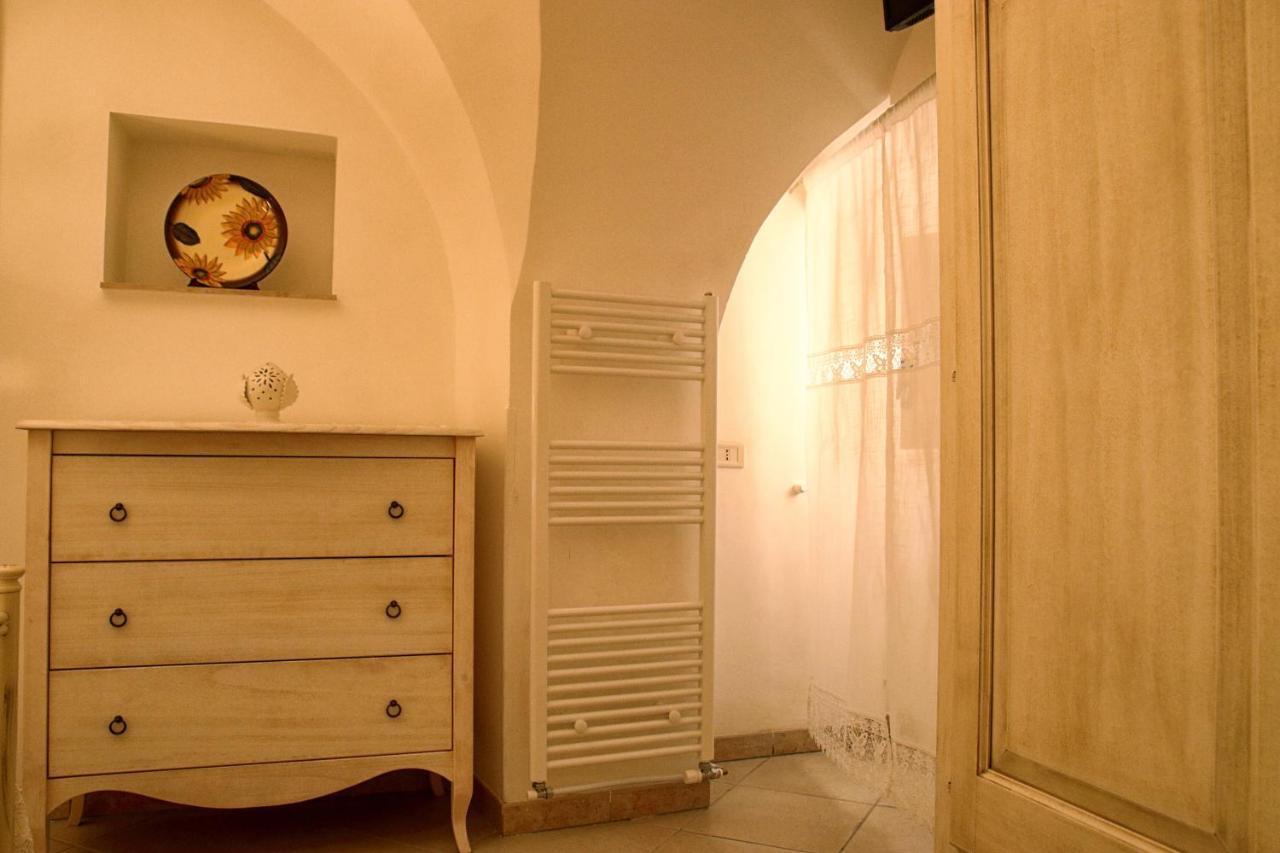 Casetta Nel Centro Storico Di Cisternino Exterior foto